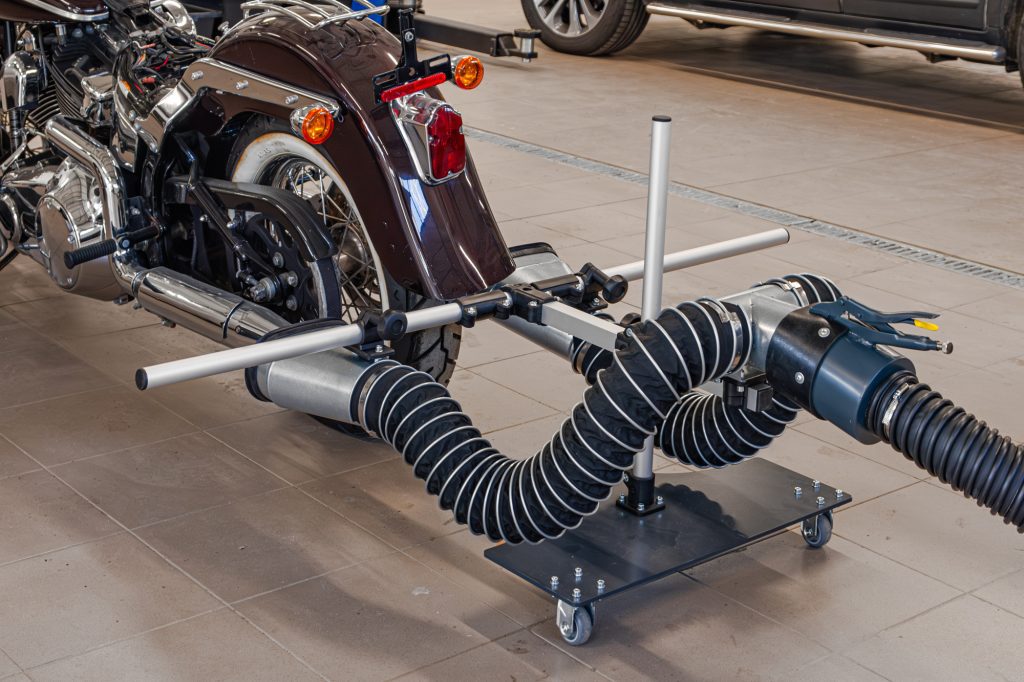 Odciąg spalin z motocykla