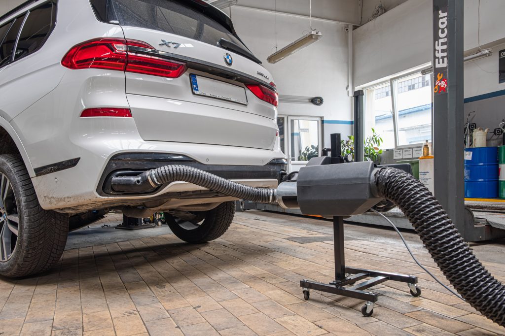 mobilny odciąg spalin z trójnikiem